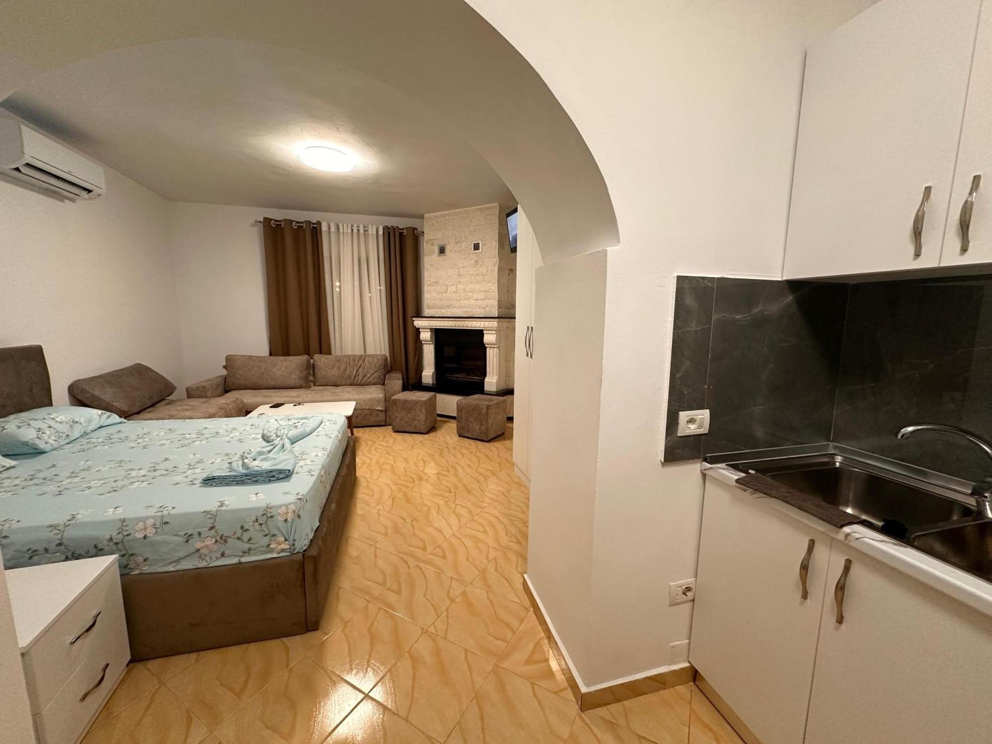 Bujtina Sakollari Guest house *