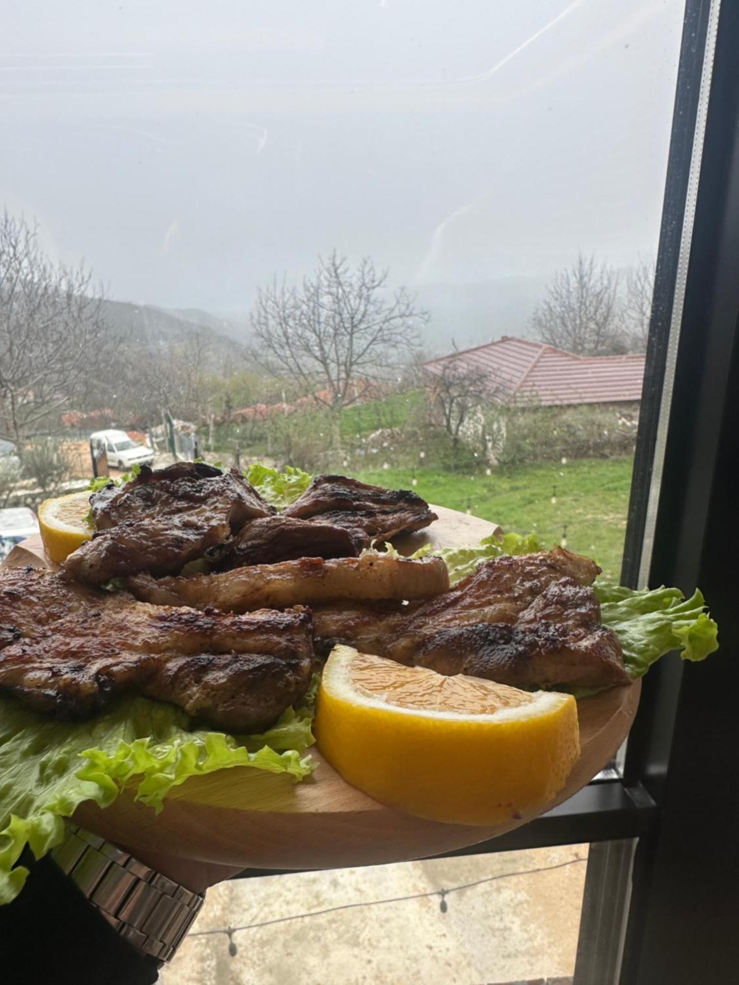 Bujtina Sakollari Gasthuis *